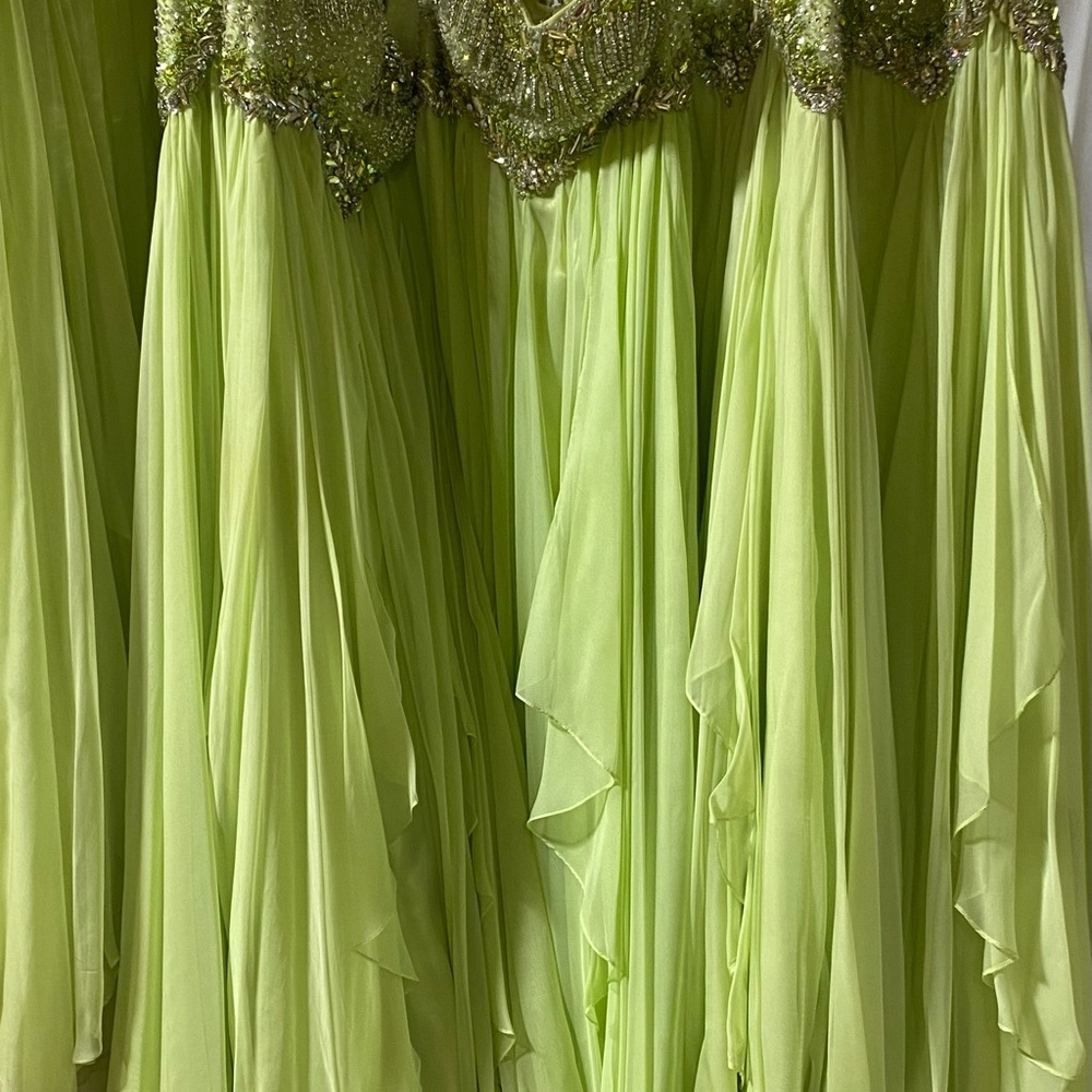 Jovani full length dresses. Mint green. Costumes worn on stage. 

Good condition